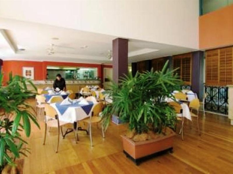 Фото Oaks Gold Coast Calypso Plaza Suites