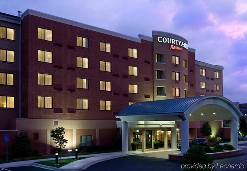 Гостиница Courtyard by Marriott Cincinnati North at Union Centre