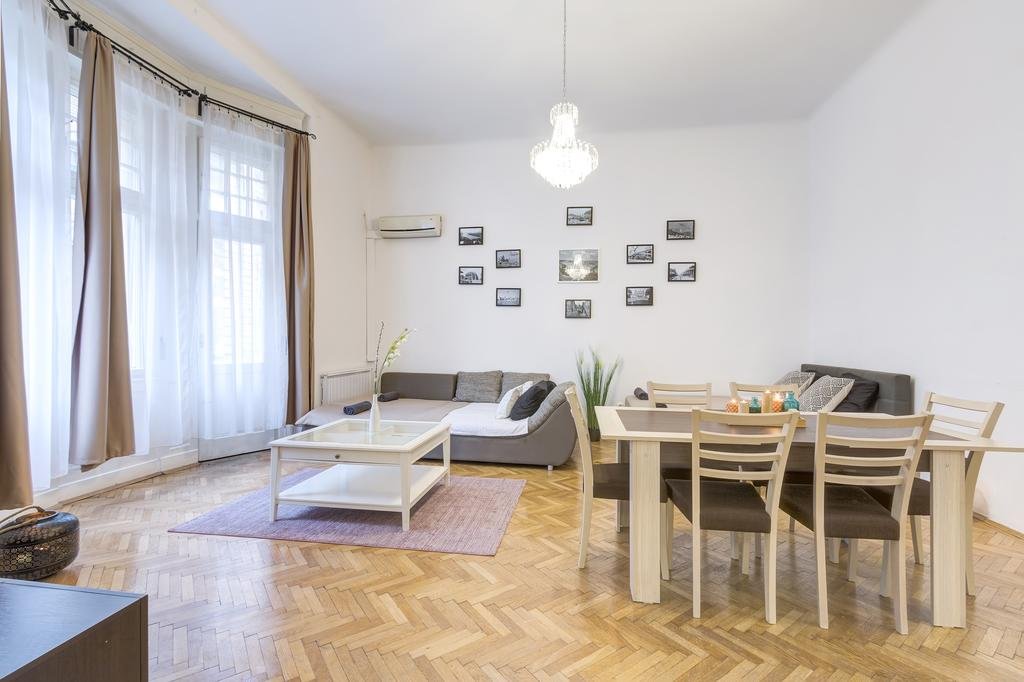 Фото Real Apartments Lovag