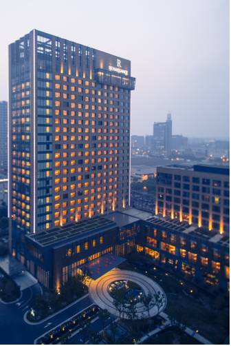 Фото Renaissance Shanghai Caohejing Hotel