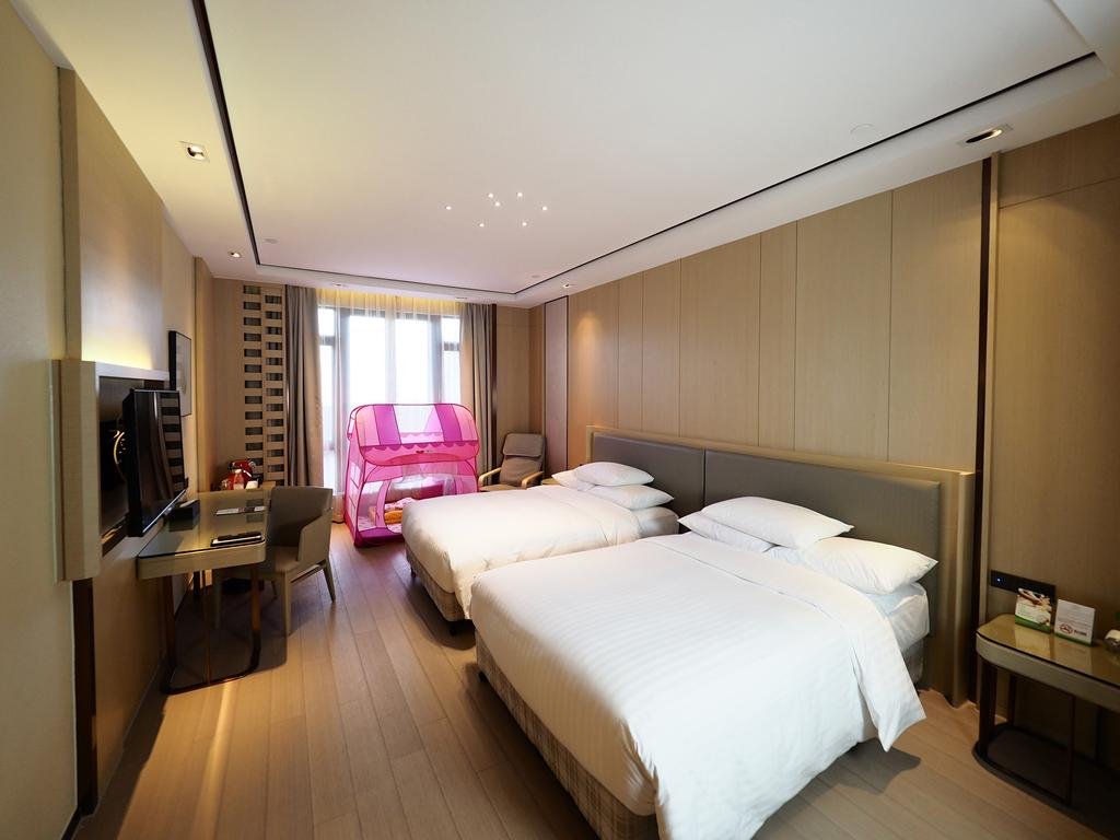 Фото Courtyard Shanghai International Tourism and Resorts Zone