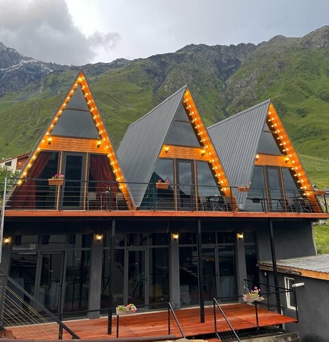 Внешний вид отеля Pyramid Kazbegi в Степанцминде (Казбеги), фото 1