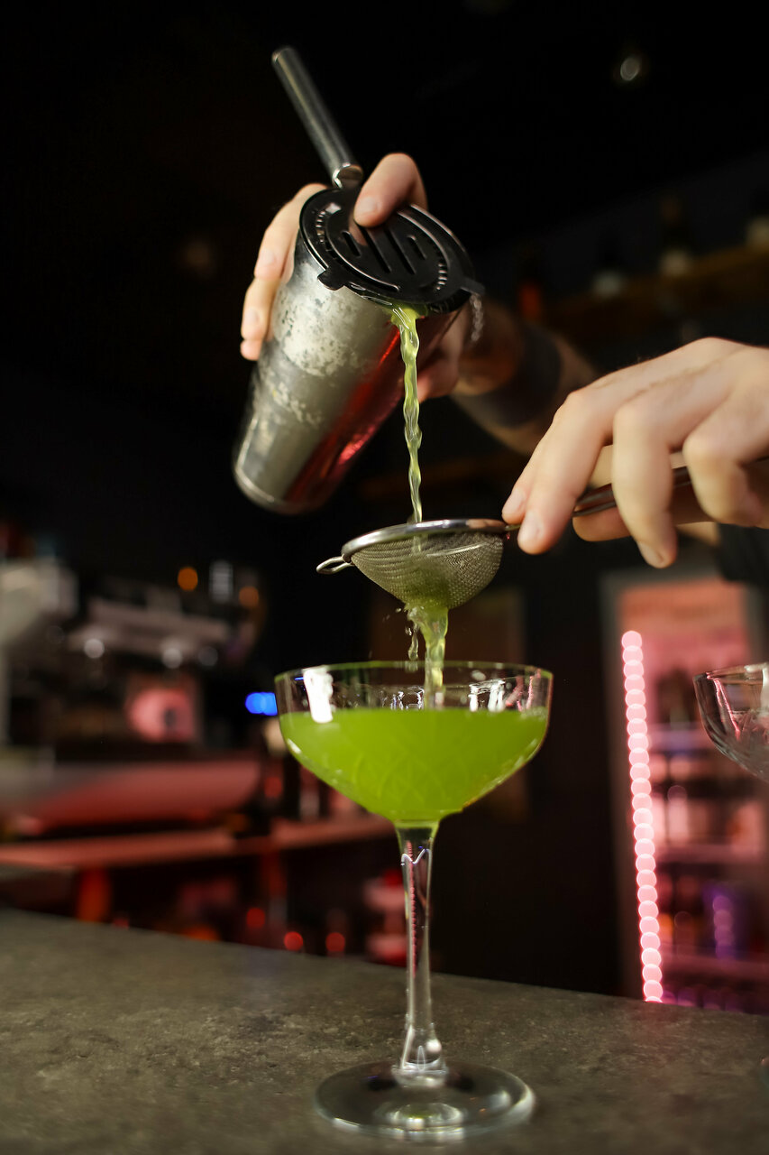 «7 популярных баров Анапы с вкусными коктейлями» фото материала