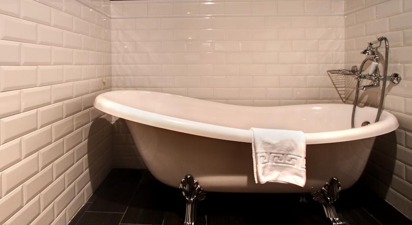 Фото The B Place Hotel