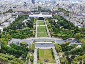 Champ-de-Mars (Paris, Place Jacques-Rueff), park