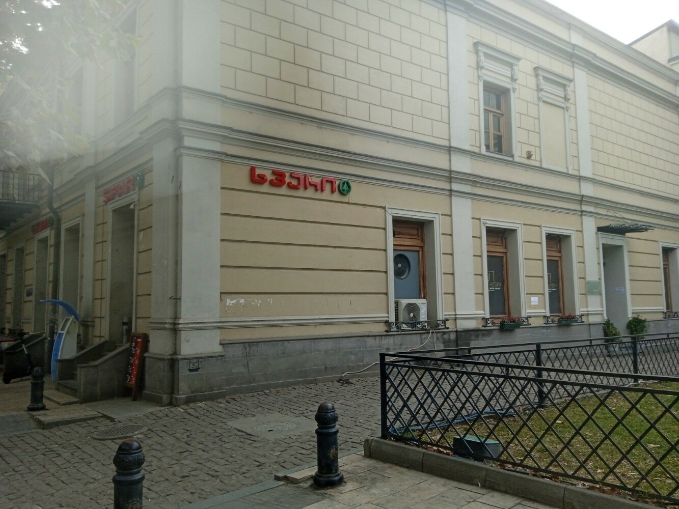 Фото отеля 1