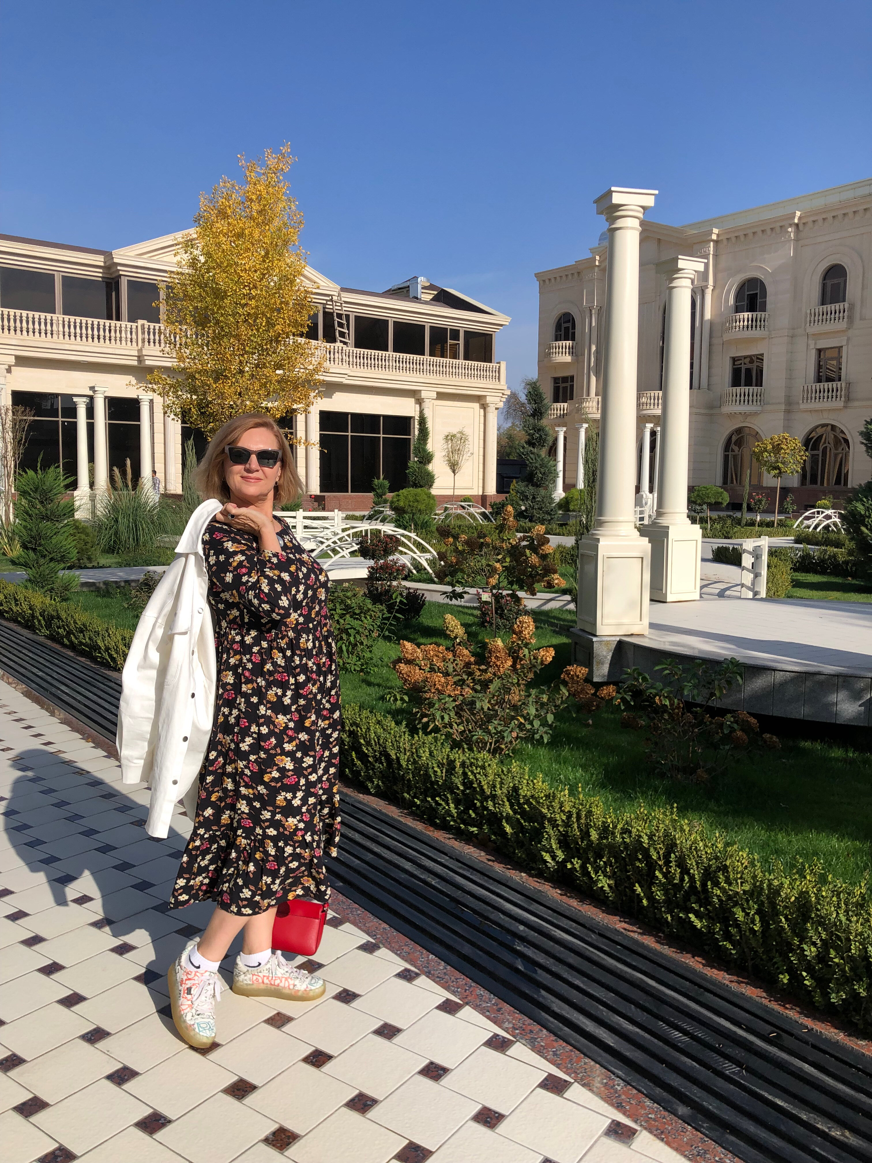 Фото Zarafshon Parkside Hotel