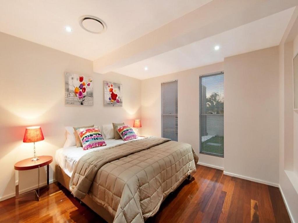 Фото The Villa-Whole House 6 Bedrooms 3 Bathrooms