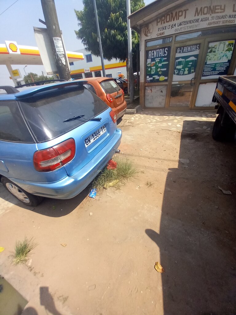 Money transfers Prompt money lending, Accra, photo