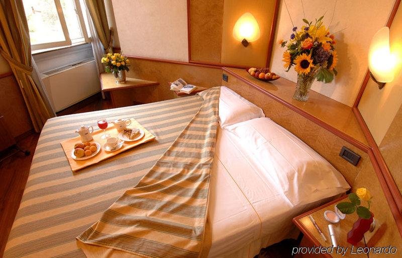 Фото Metro Hotel