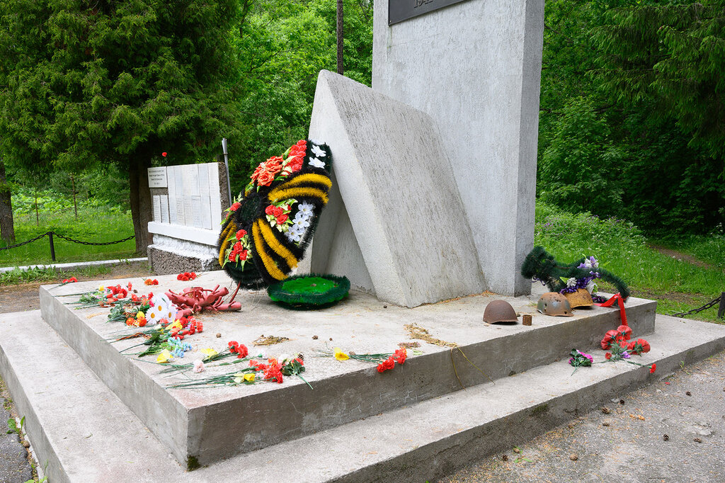 Monument, memorial Братская могила Ораниенбаумских партизан, Saint‑Petersburg and Leningrad Oblast, photo