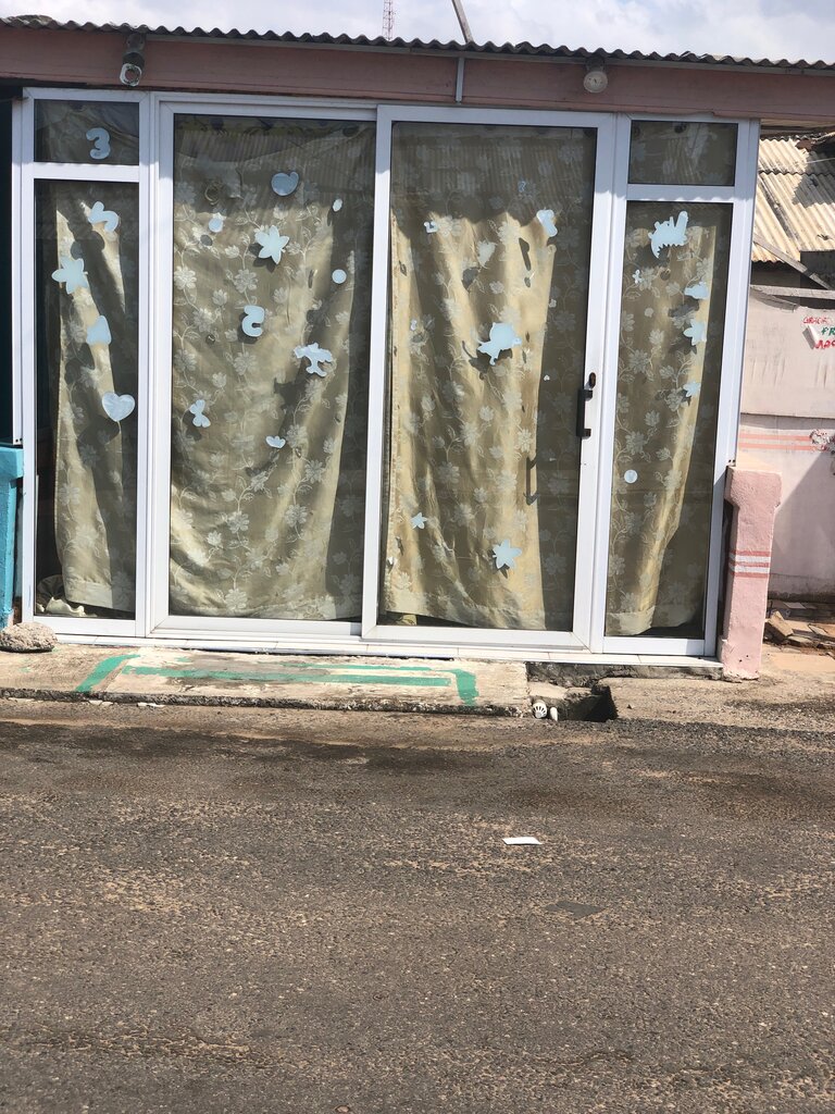 Interior goods Eli’s Decoration, Accra, photo