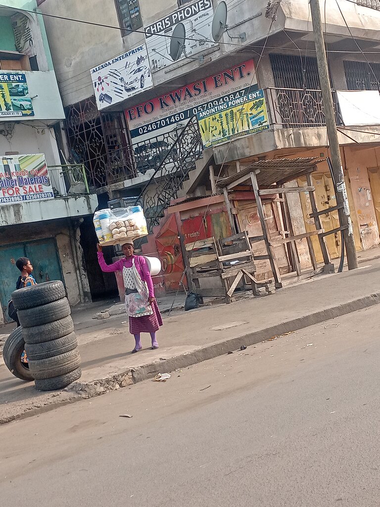 Car dealership Alexia Enterprise, Accra, photo
