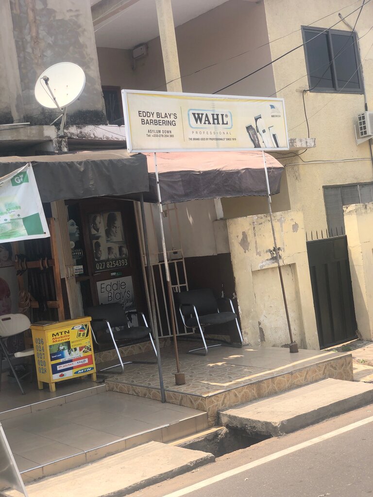 Hairdresser Eddy Blay's Barbering Shop, Accra, photo