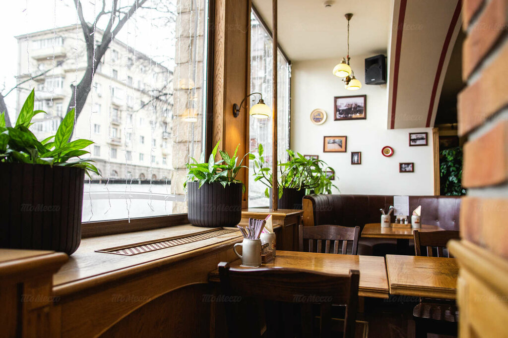 Пражка, паб-ресторан, БЦ Интеллект & Энергия, Воронцовская улица, 35Б к2, Москва