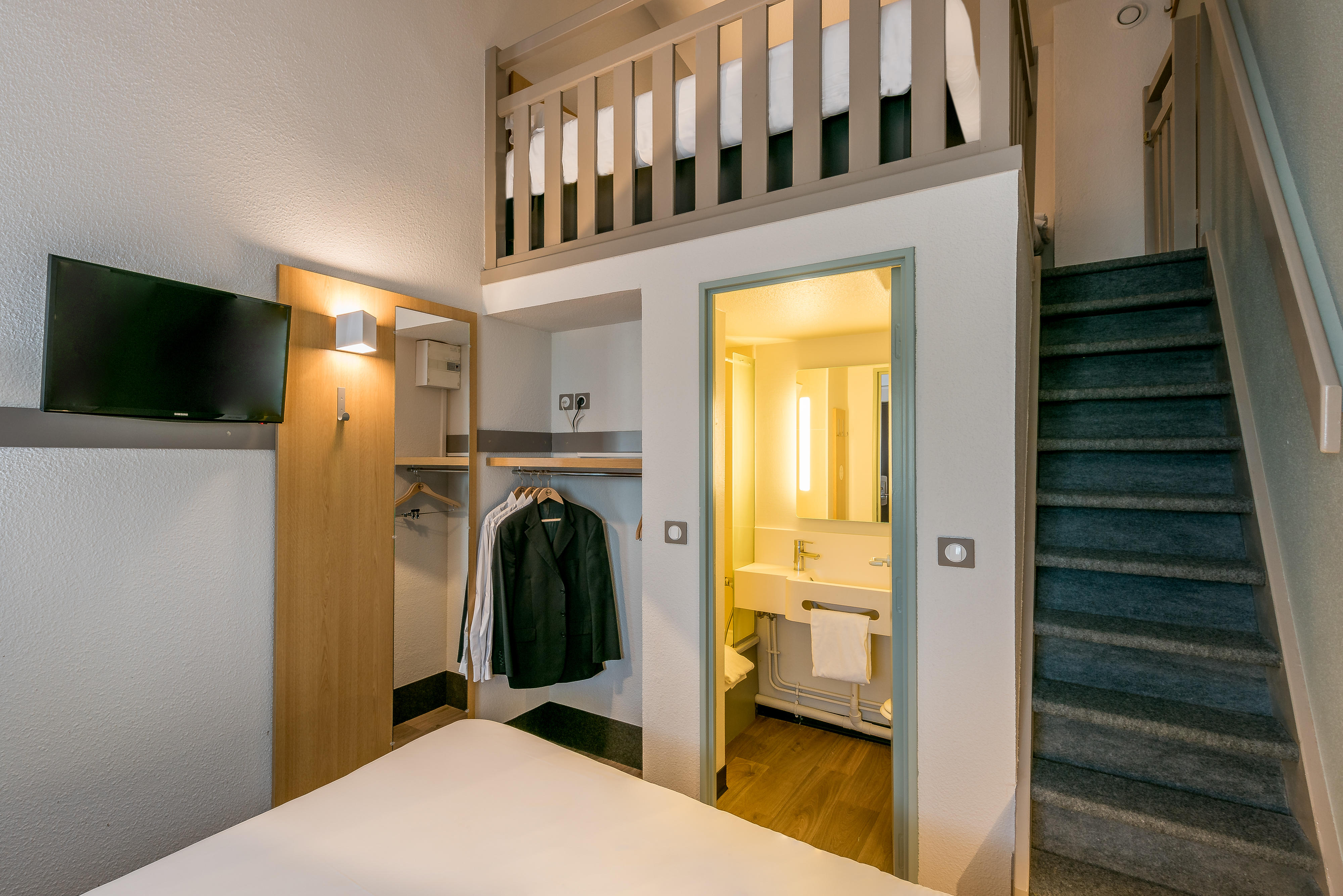 Фото B&B HOTEL Bordeaux Mérignac Hôtel de Ville