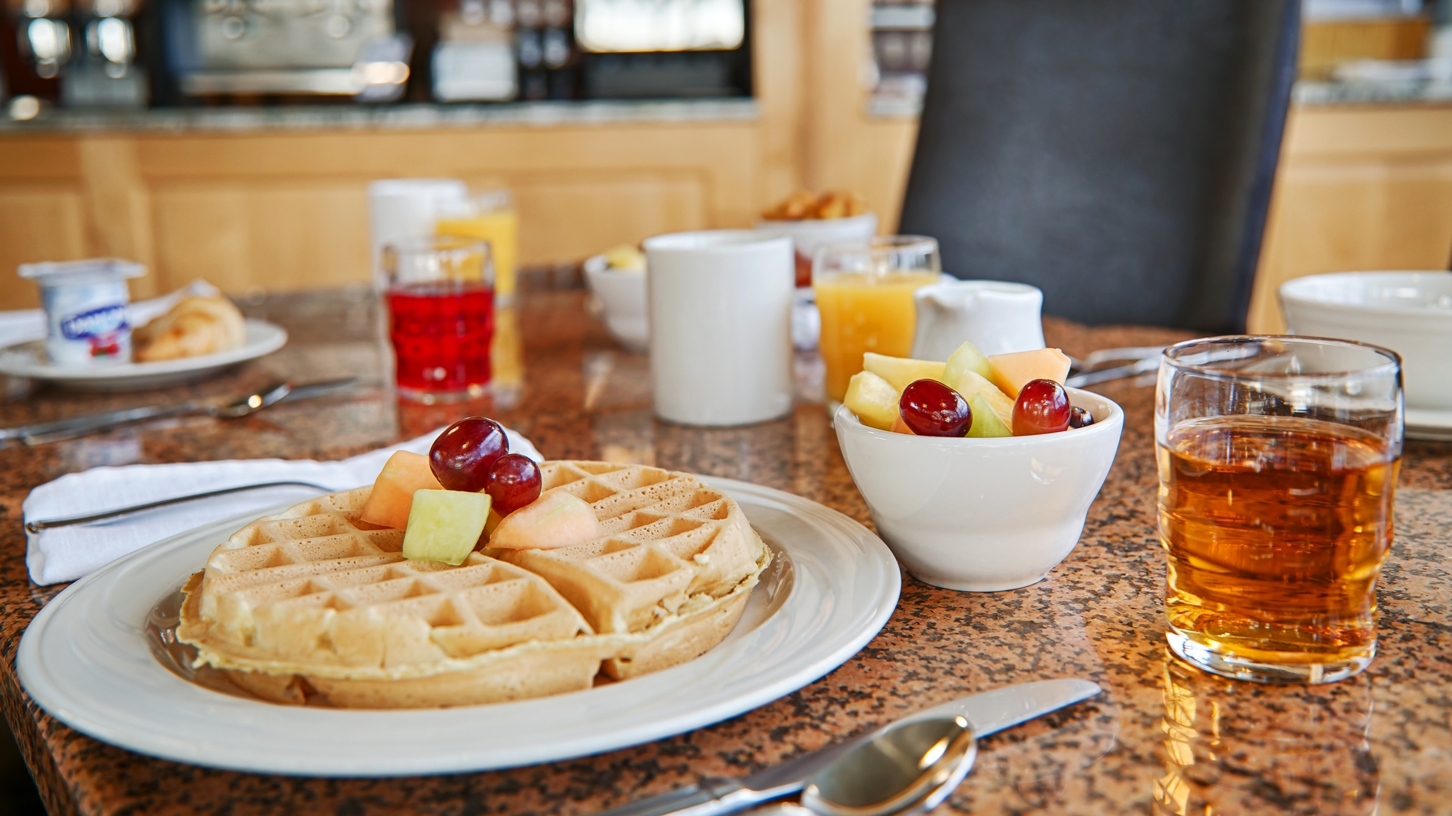 Фото Best Western Plus Kelowna Hotel & Suites