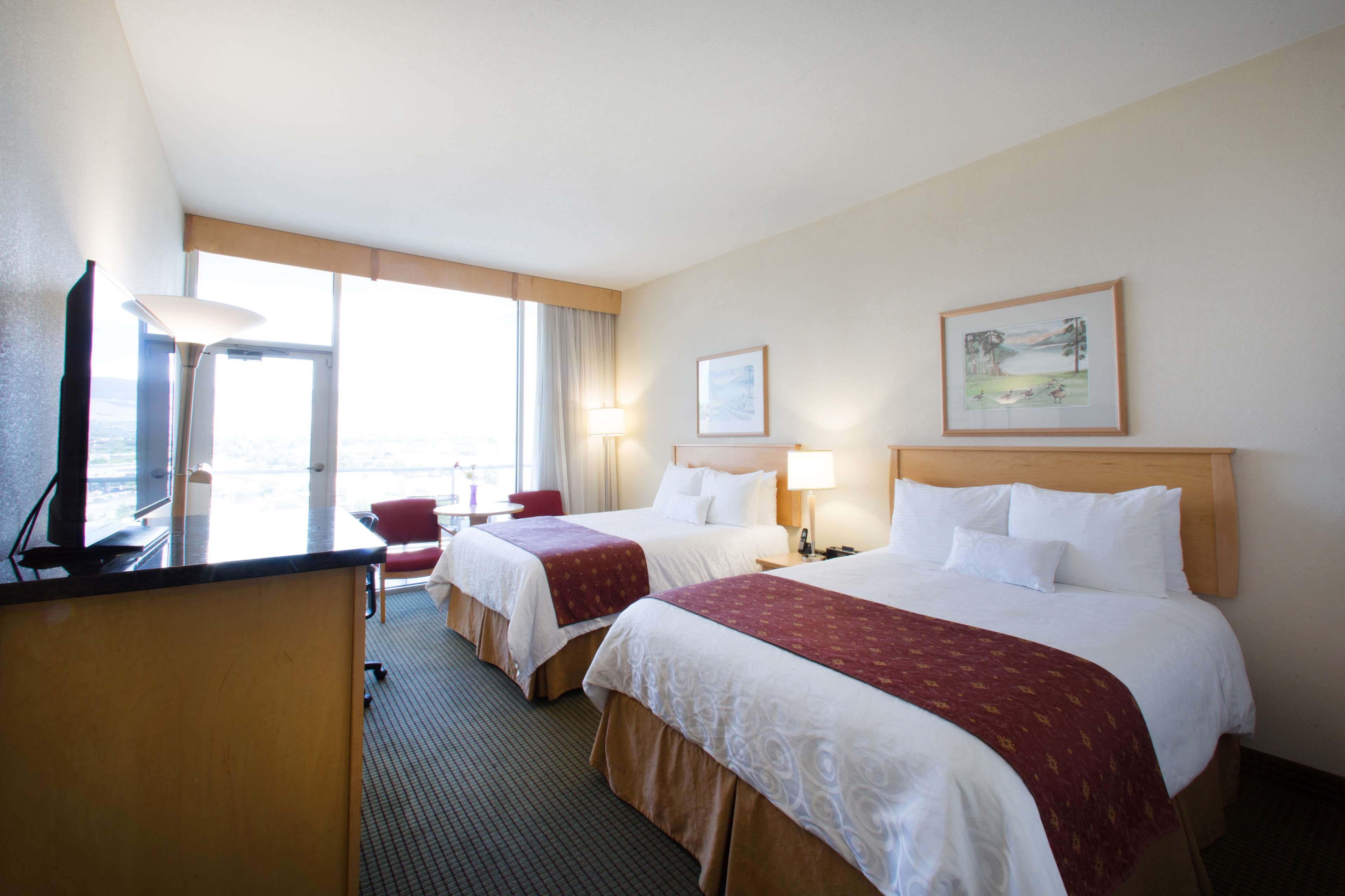 Фото Best Western Plus Kelowna Hotel & Suites