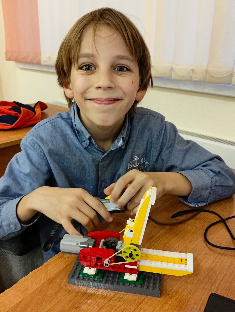 التعليم الإضافي Robototekhnika dlya detey Akademia Robotov ، ، صورة