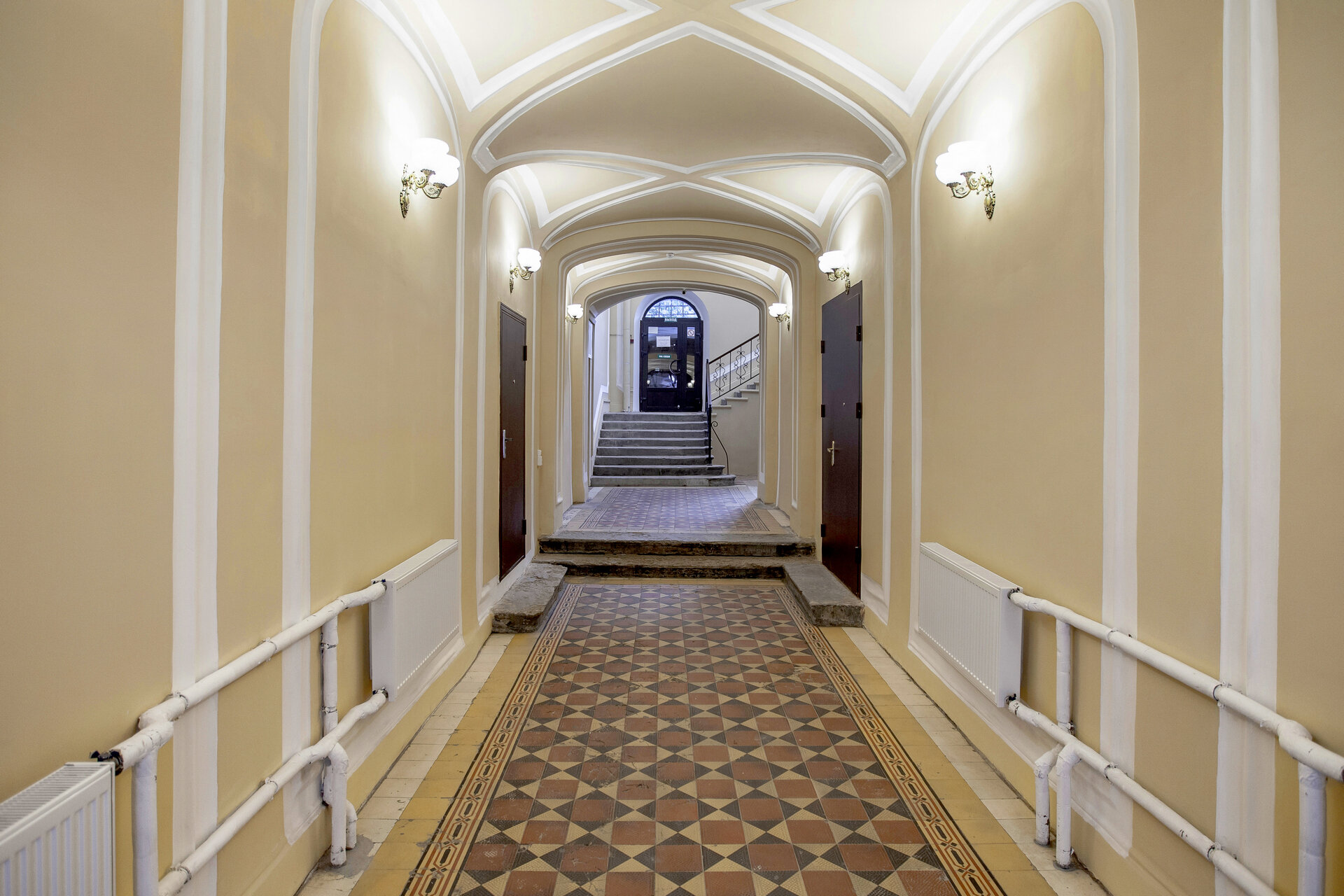 Фото Друзья у Гостиного Двора