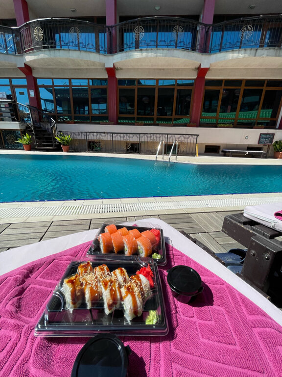 Фото Весёлый Хотэй