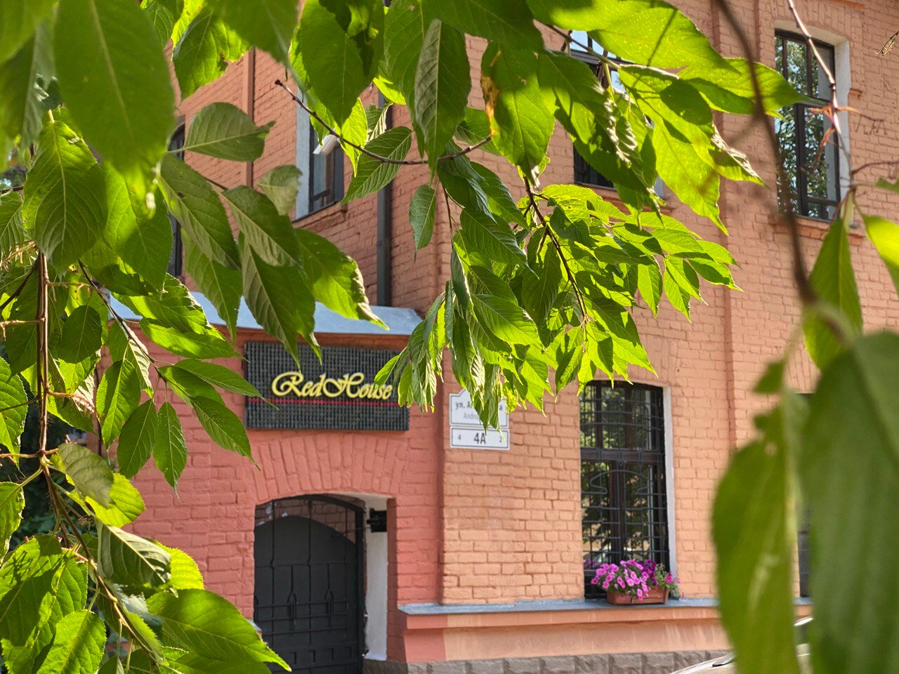 Фото Ред Хаус