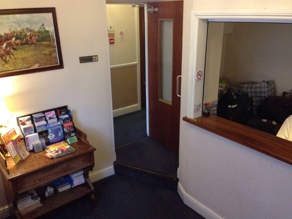 Фото MacDonald Hotel