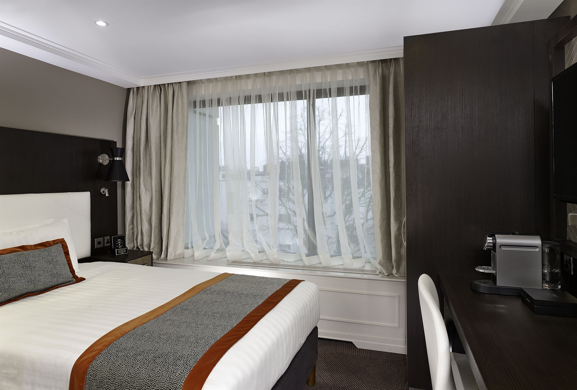 Фото DoubleTree by Hilton London - Hyde Park