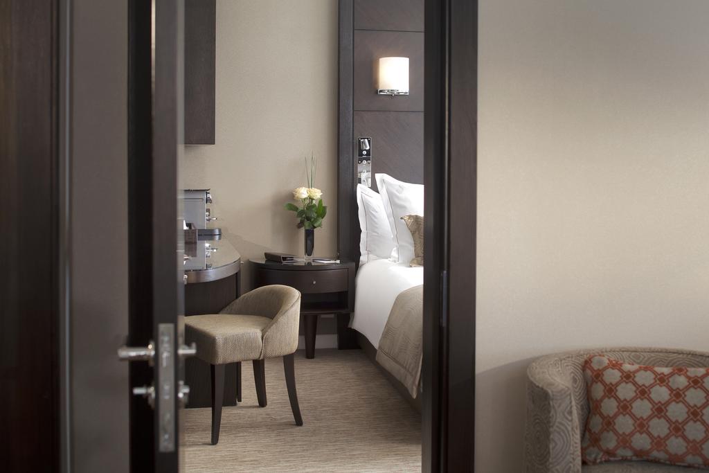 Фото Jumeirah Carlton Tower