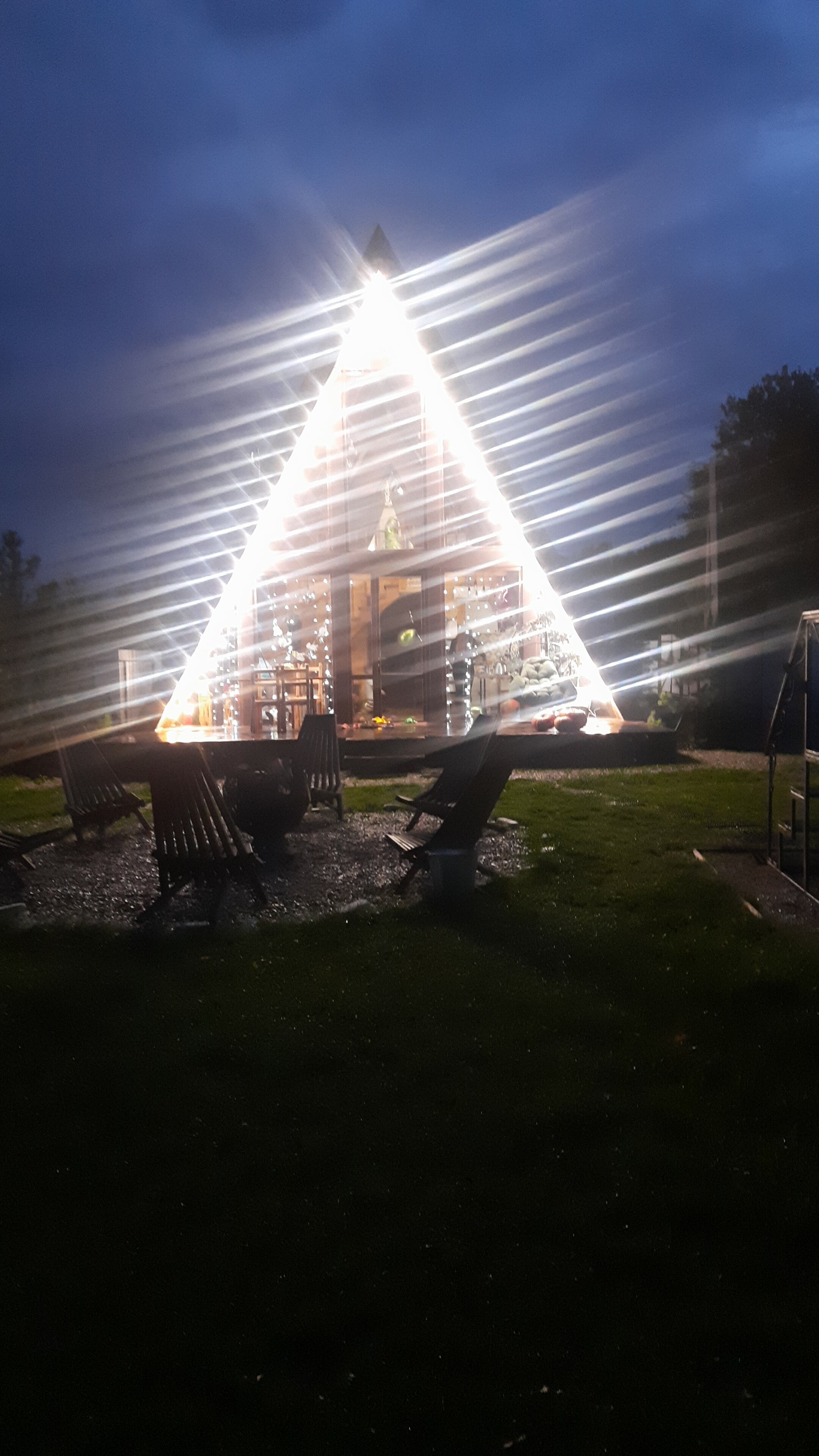 Фото Шалаш у озера