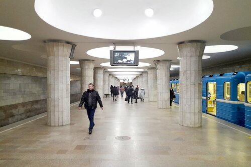 Площадь Гарина-Михайловского (Новосибирск, ул. Дмитрия Шамшурина, 43/1), станция метро в Новосибирске