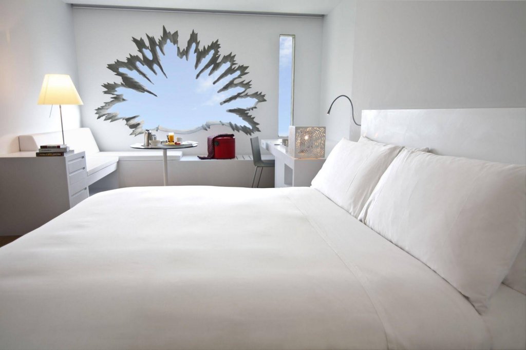 Фото Renaissance Barcelona Fira Hotel