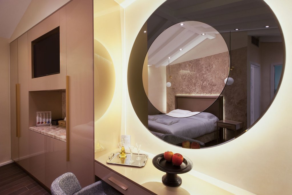 Фото Consolato Boutique