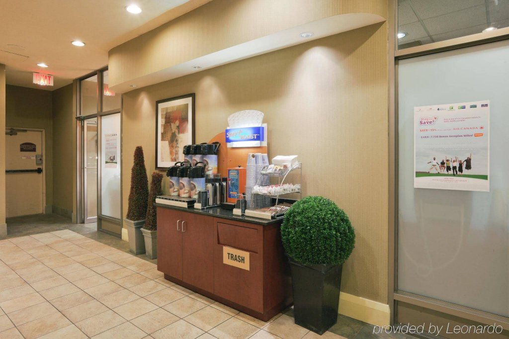 Фото Holiday Inn Express Toronto - Downtown, an Ihg Hotel