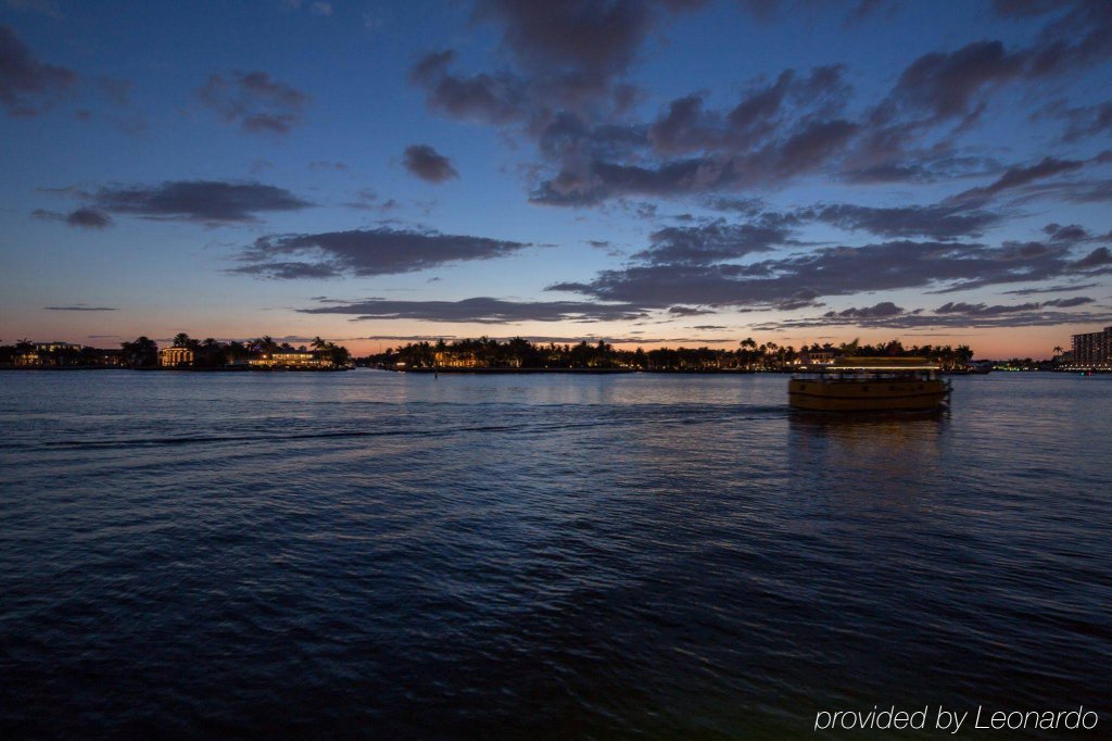 Фото The Pillars Hotel & Club