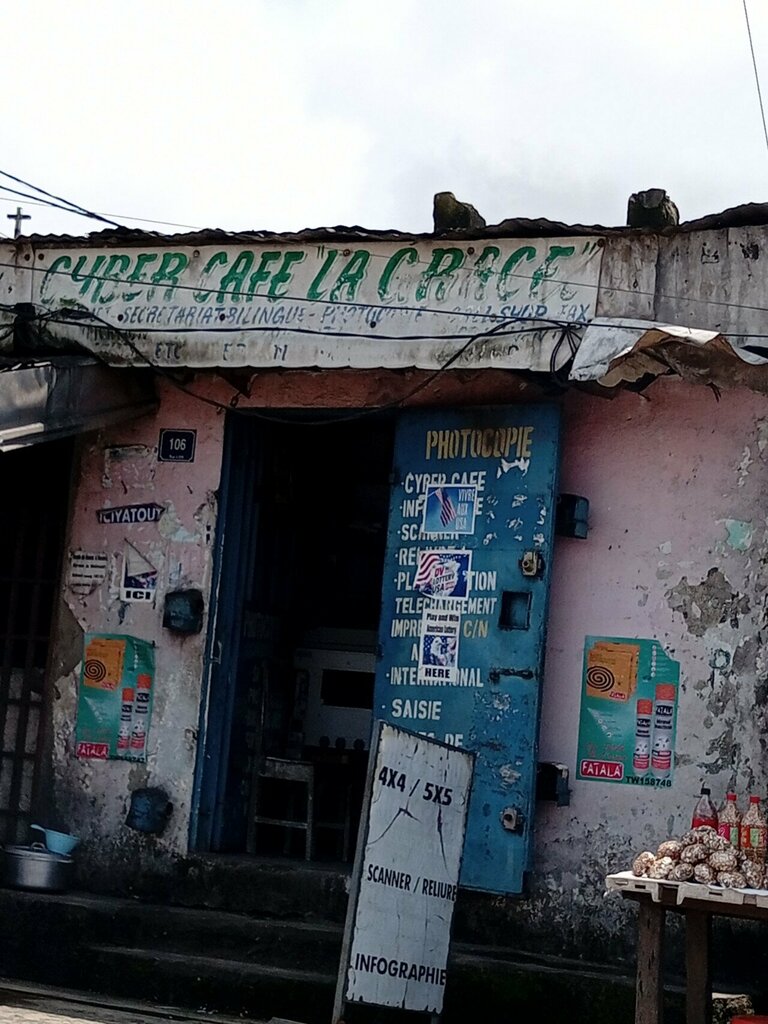Internet cafe Cyber, Douala, photo