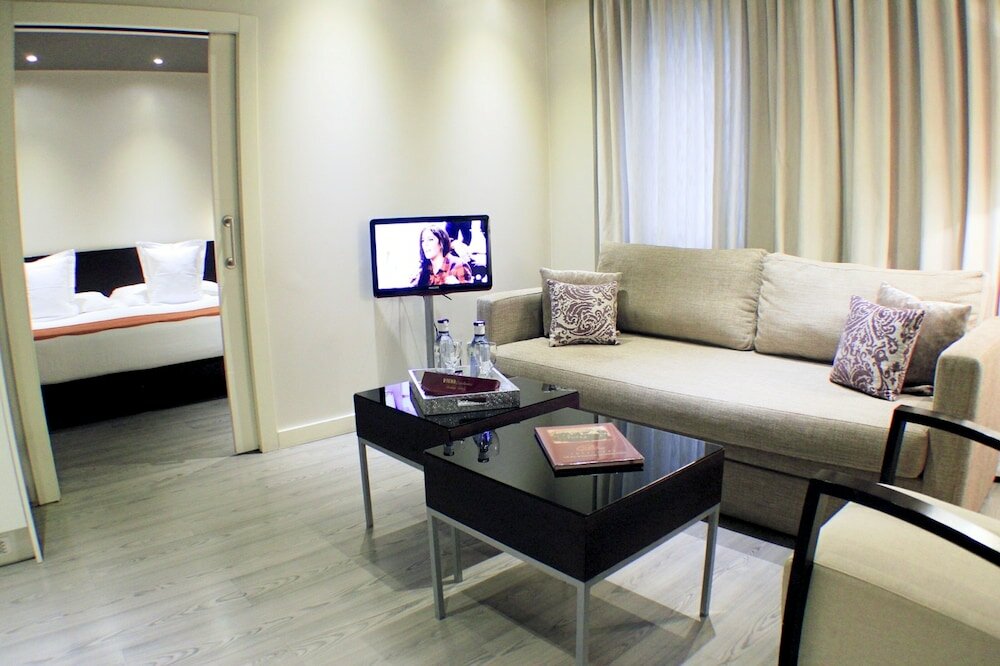 Фото Suites Viena Plaza de Espana