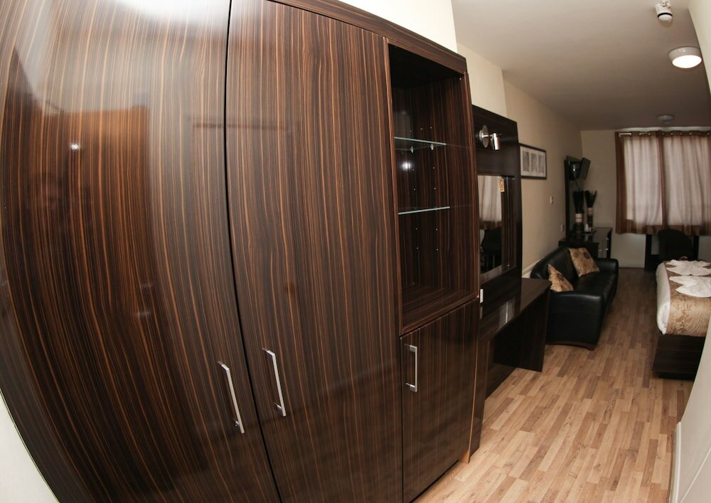 Фото Ascot Hyde Park Hotel