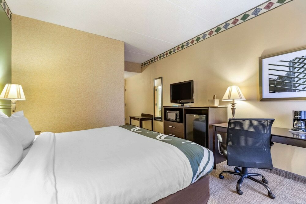 Фото Quality Inn San Antonio Fiesta at Six Flags