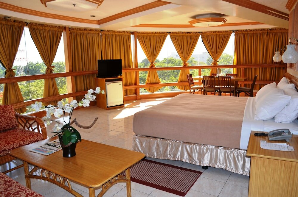 Фото Elegant Circle Inn