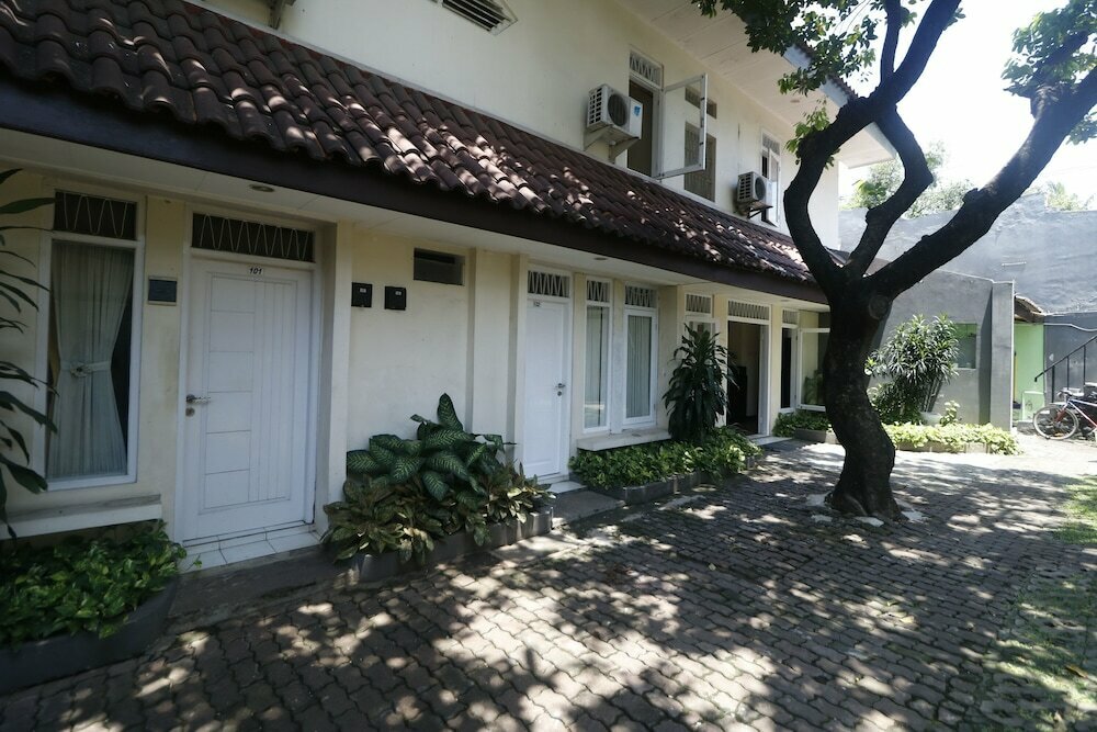 Hotel RedDoorz @ Jalan Gatot Subroto Jakarta, Jakarta, photo