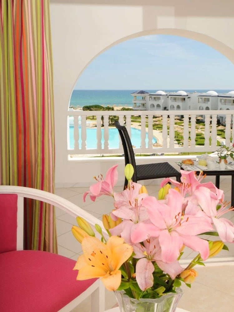 Фото Golden Tulip Taj Sultan