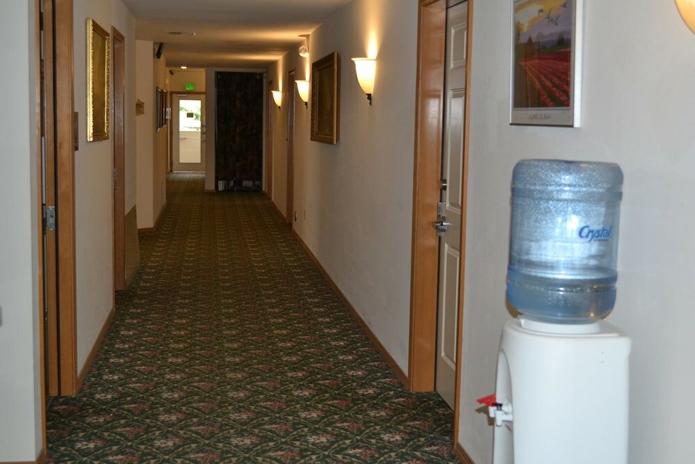 Фото Anaco Bay Inn