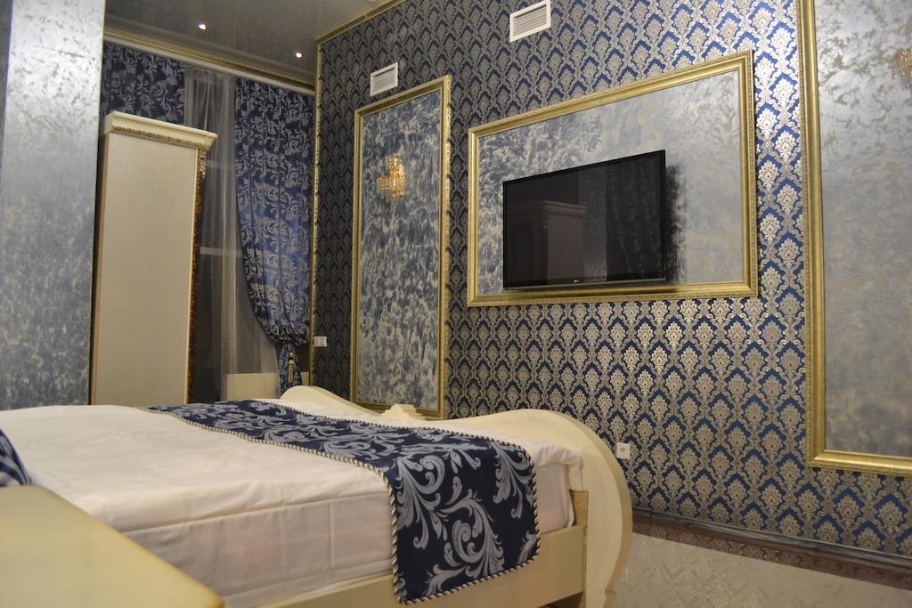 Фото Golden House