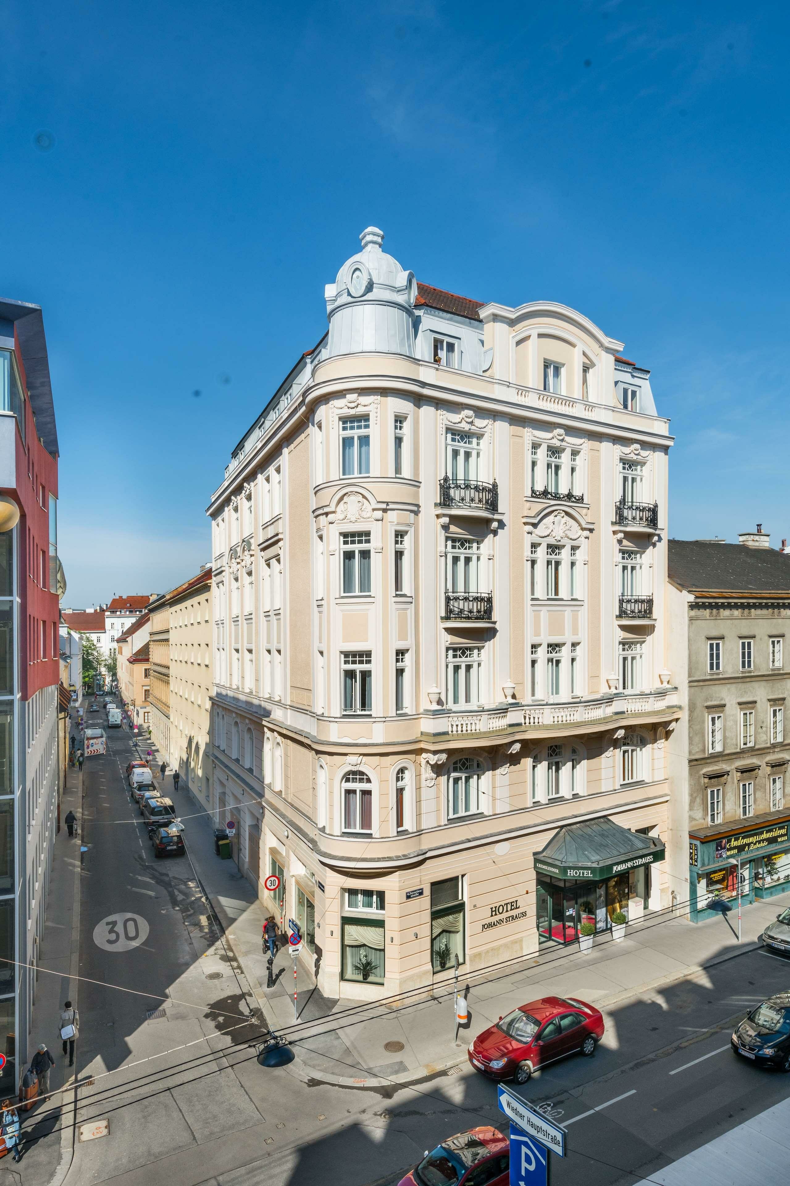 Фото Hotel Johann Strauss