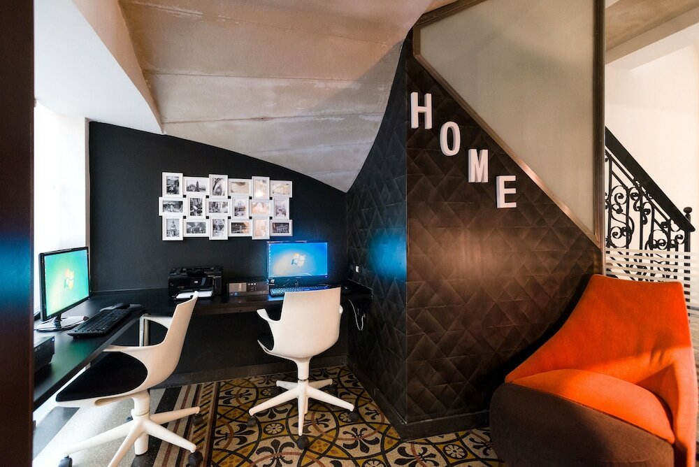 Фото Ikonik Parlament