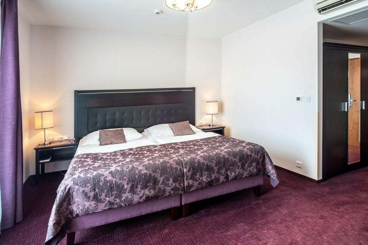 Фото Ea Embassy Prague Hotel