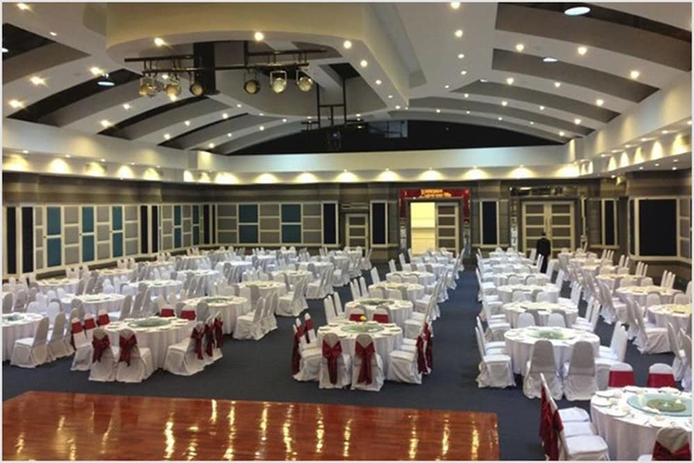 Фото Raya Grand Hotel