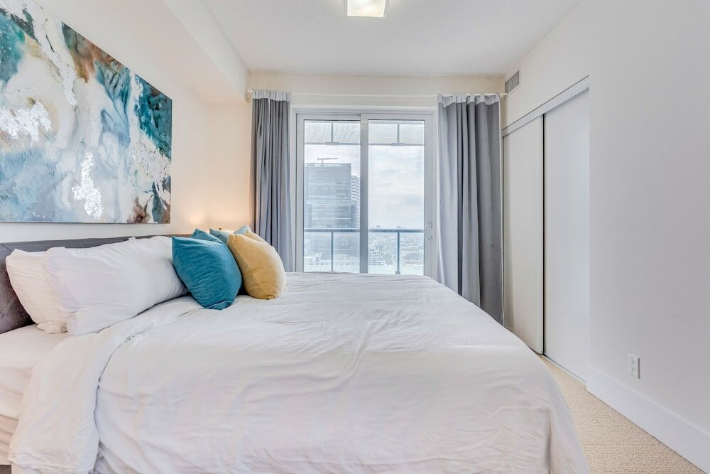 Фото Simply Comfort. Modern Downtown Apartment