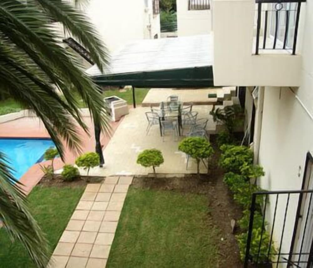 Фото Louhallas Bed & Breakfast